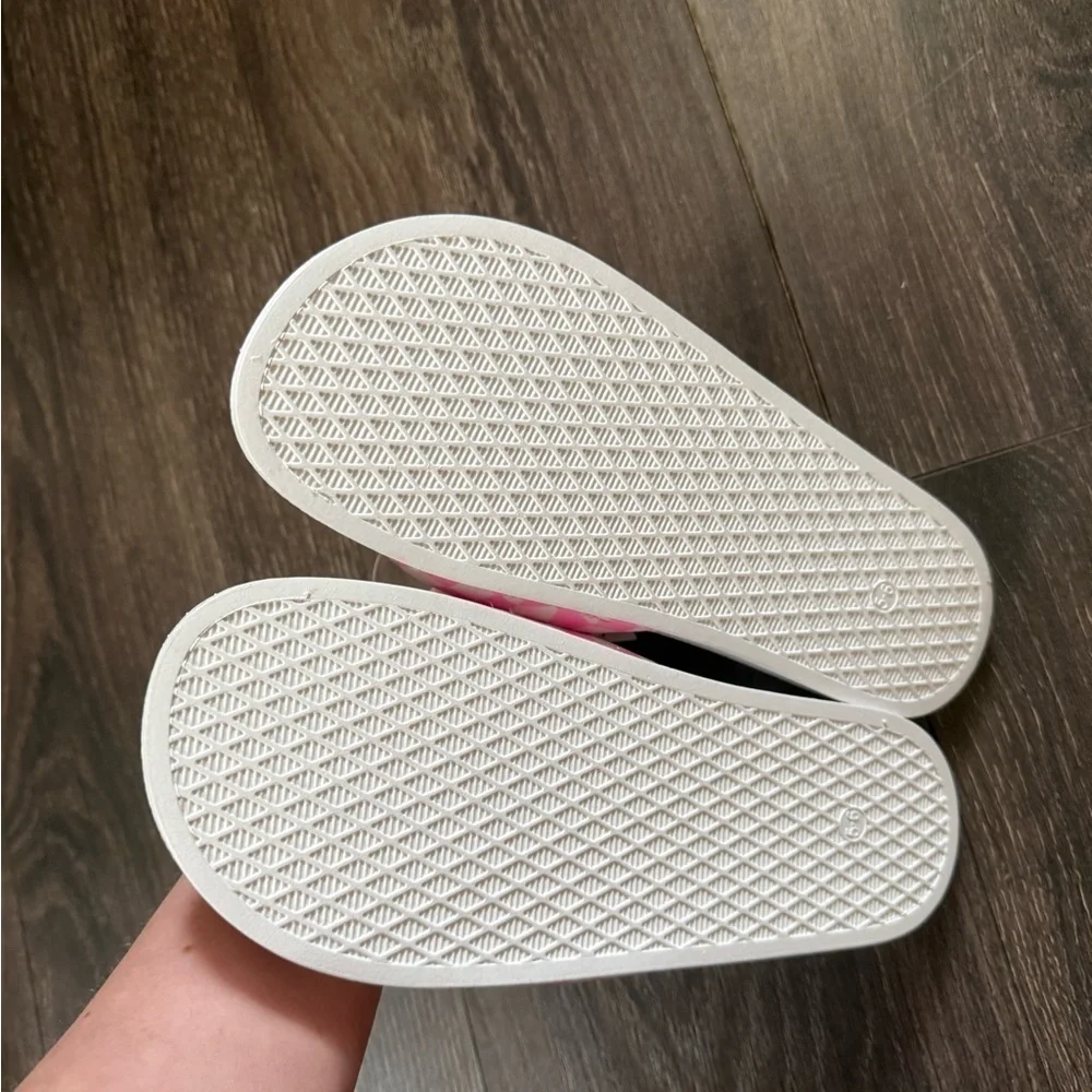 Old Navy Pink and White Checkered Slide Sandals